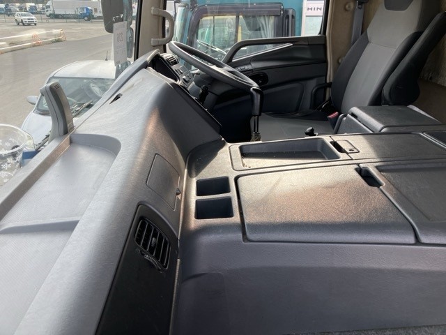 MITSUBISHI SUPER GREAT 2017/8