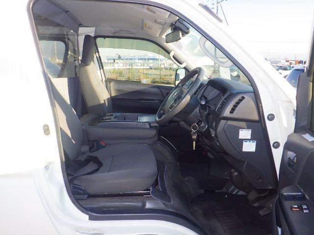 TOYOTA HIACE 2020/10