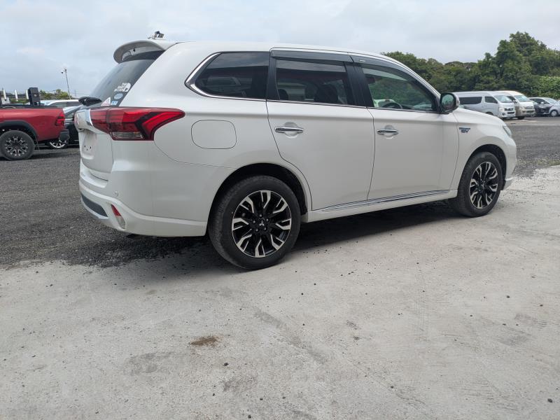 MITSUBISHI OUTLANDER PHEV 2015/7