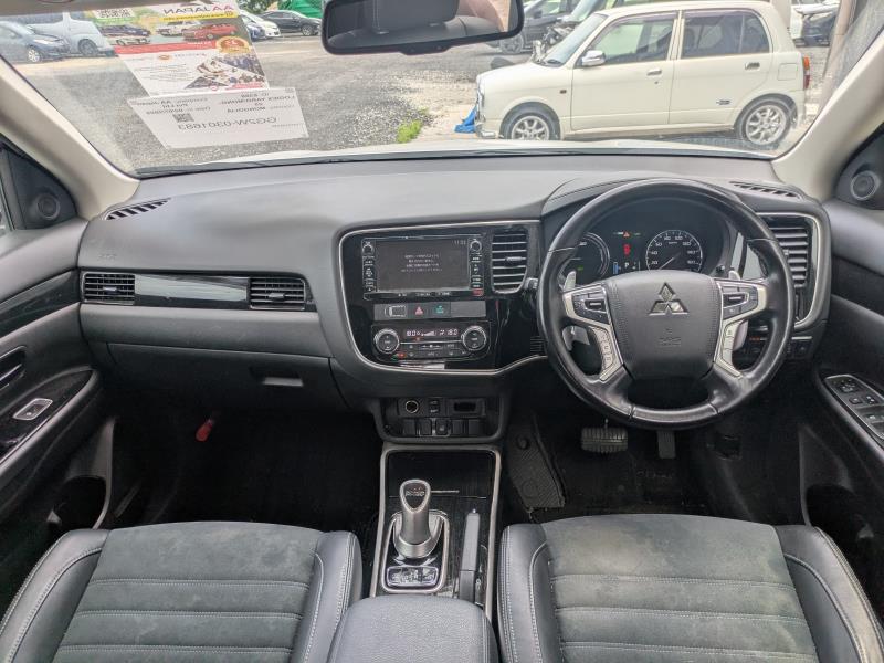 MITSUBISHI OUTLANDER PHEV 2015/7