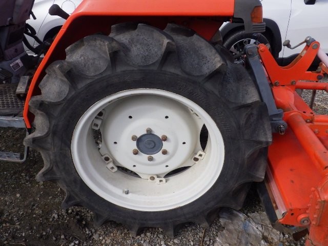 KUBOTA TRACTOR 2025/1