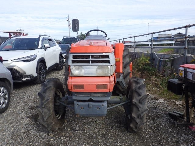 KUBOTA TRACTOR 2025/1