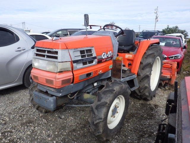 KUBOTA TRACTOR 2025/1