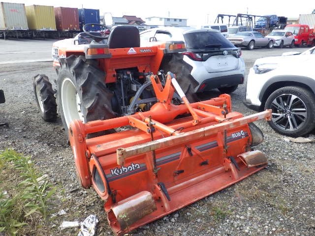 KUBOTA TRACTOR 2025/1