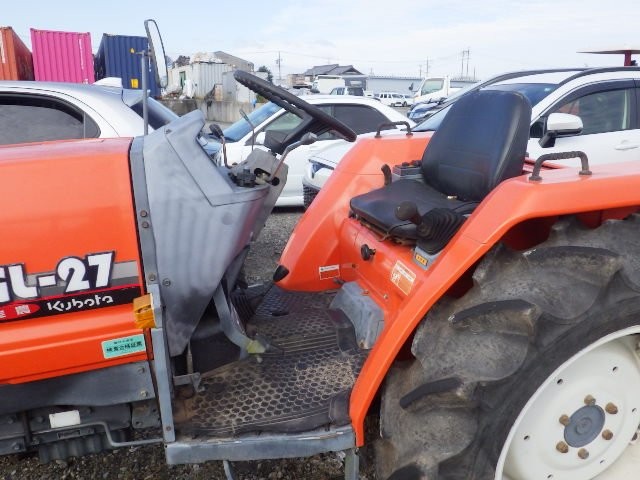 KUBOTA TRACTOR 2025/1