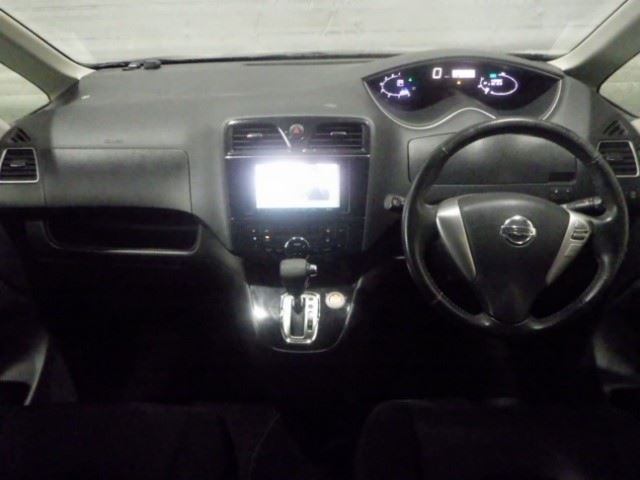 NISSAN SERENA 2013/1