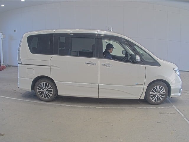 NISSAN SERENA 2014/11