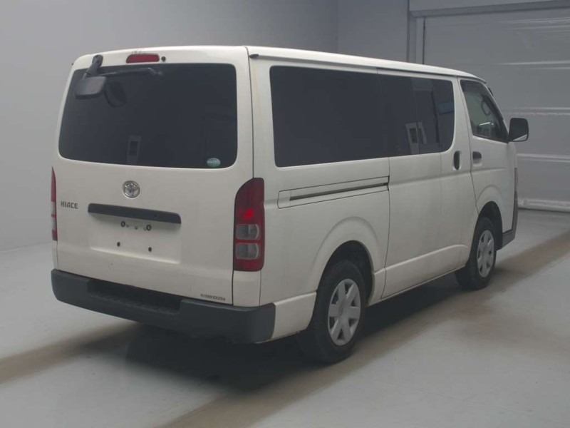 TOYOTA HIACE 2011/6