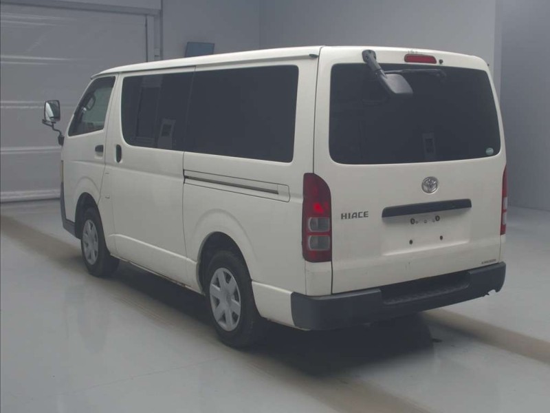 TOYOTA HIACE 2011/6