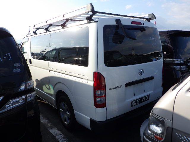 TOYOTA REGIUSACE 2011/11