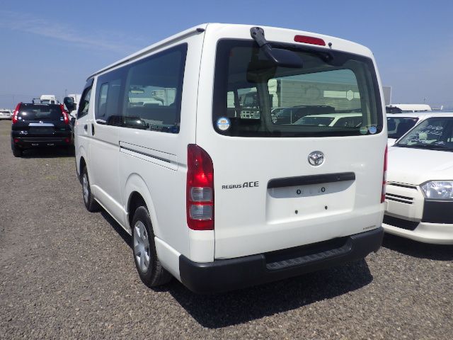 TOYOTA REGIUSACE 2014/4