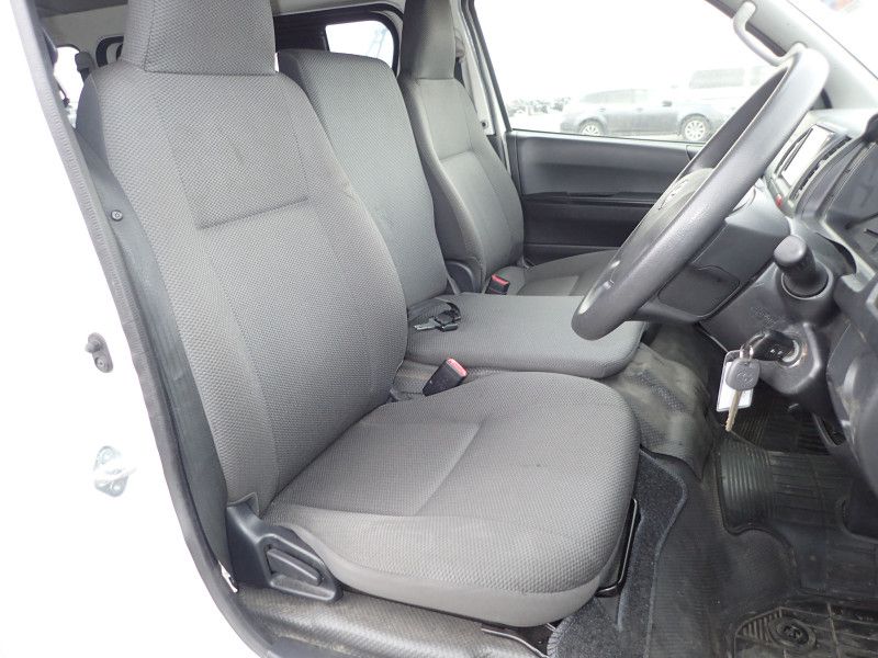 TOYOTA REGIUSACE 2017/12