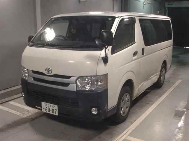 TOYOTA HIACE 2017/4