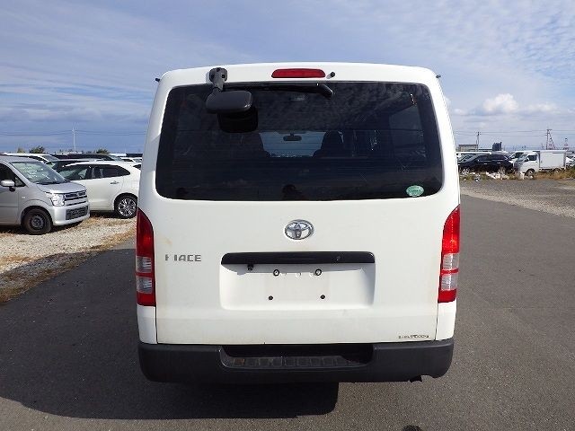 TOYOTA HIACE 2013/9