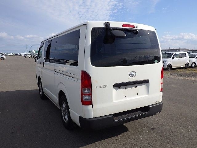 TOYOTA HIACE 2013/9