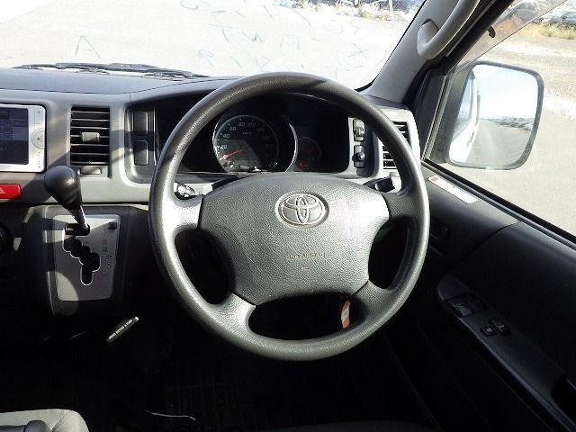 TOYOTA HIACE 2013/9
