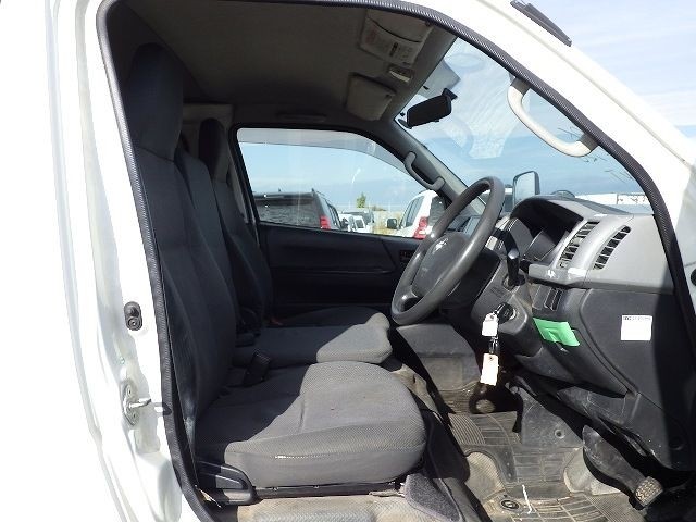 TOYOTA HIACE 2013/9