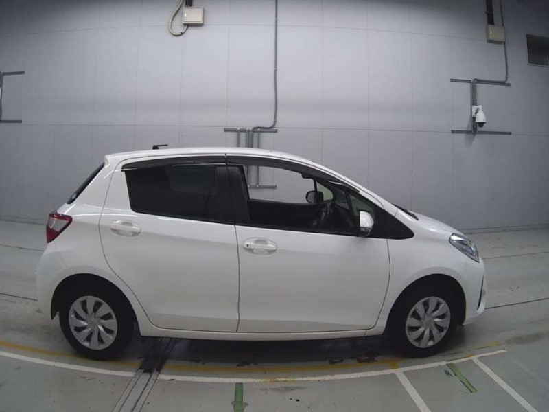 TOYOTA VITZ 2019/11