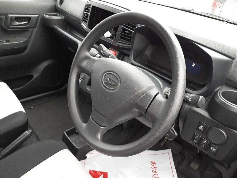 DAIHATSU MIRA E:S 2025/2