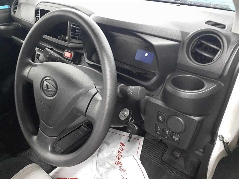 DAIHATSU MIRA E:S 2025/6