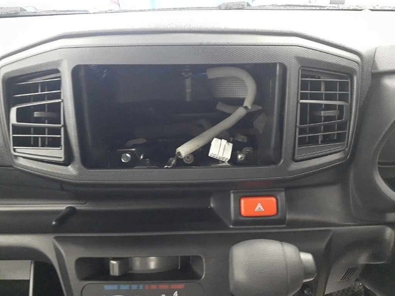 DAIHATSU MIRA E:S 2025/6