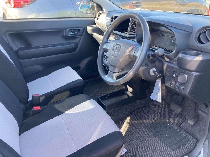 DAIHATSU MIRA E:S 2025/6