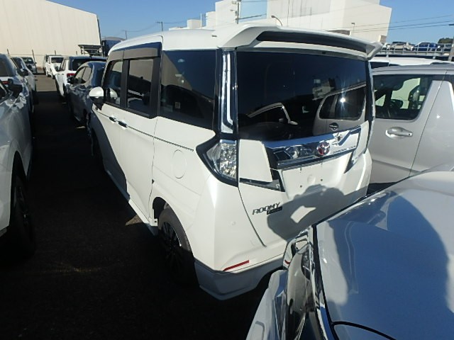 TOYOTA ROOMY 2023/4