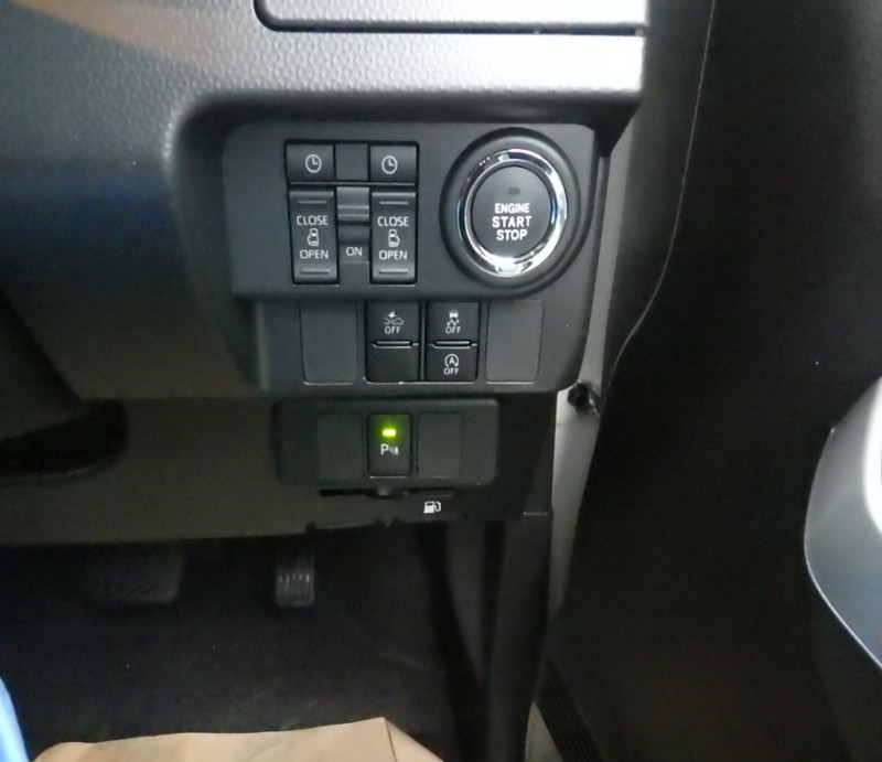 TOYOTA ROOMY 2025/11