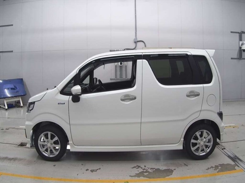 SUZUKI WAGON R CUSTOM Z 2025/11