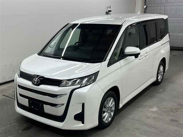 TOYOTA NOAH 2024/6