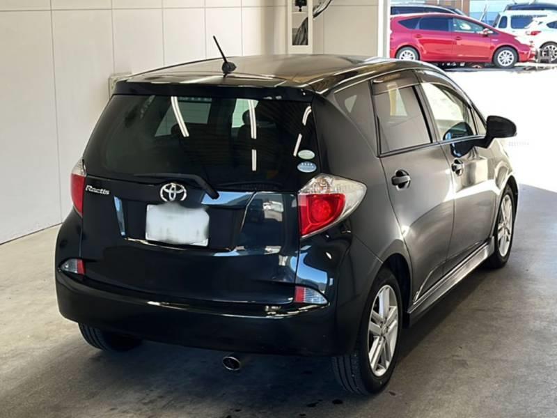 TOYOTA RACTIS 2011/11