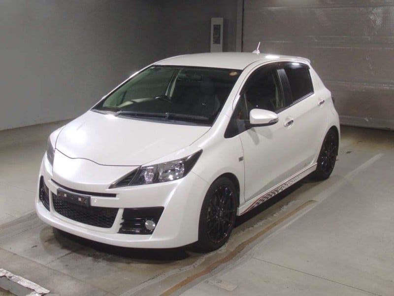 TOYOTA VITZ 2015/1