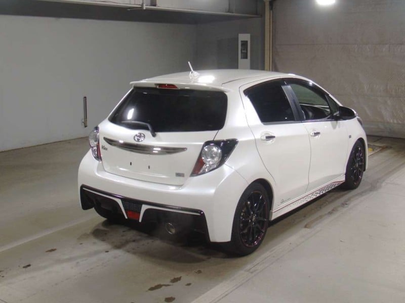 TOYOTA VITZ 2015/1