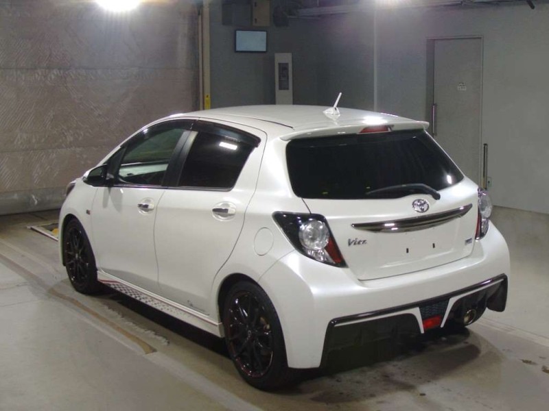 TOYOTA VITZ 2015/1