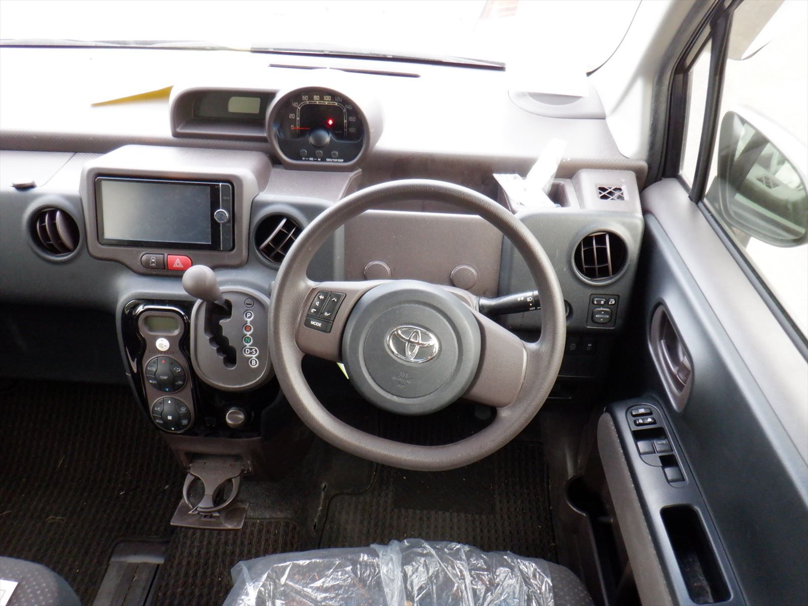 TOYOTA SPADE 2012/11