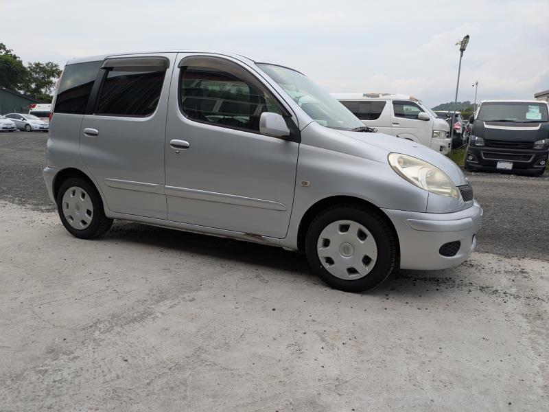 TOYOTA FUNCARGO 2004/5