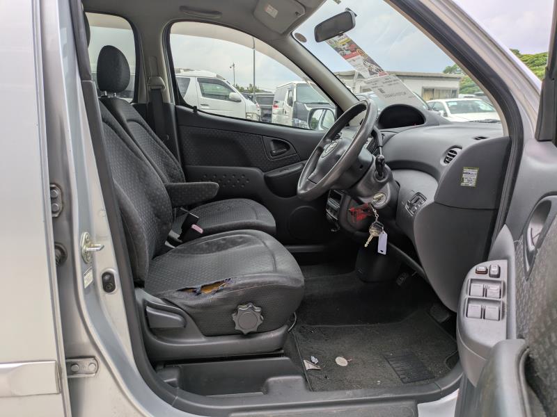 TOYOTA FUNCARGO 2004/5