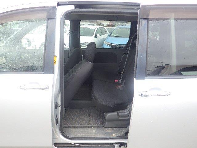 TOYOTA SIENTA 2011/8