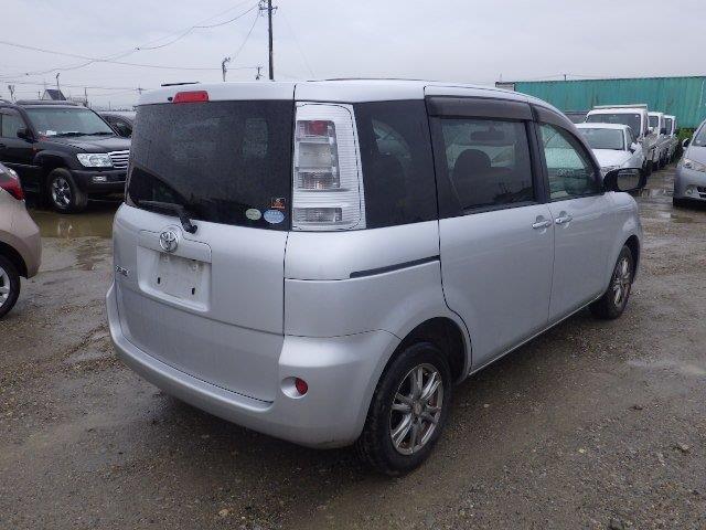 TOYOTA SIENTA 2011/8