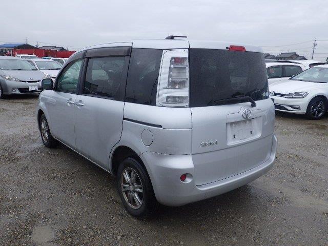 TOYOTA SIENTA 2011/8