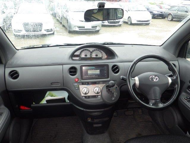 TOYOTA SIENTA 2011/8
