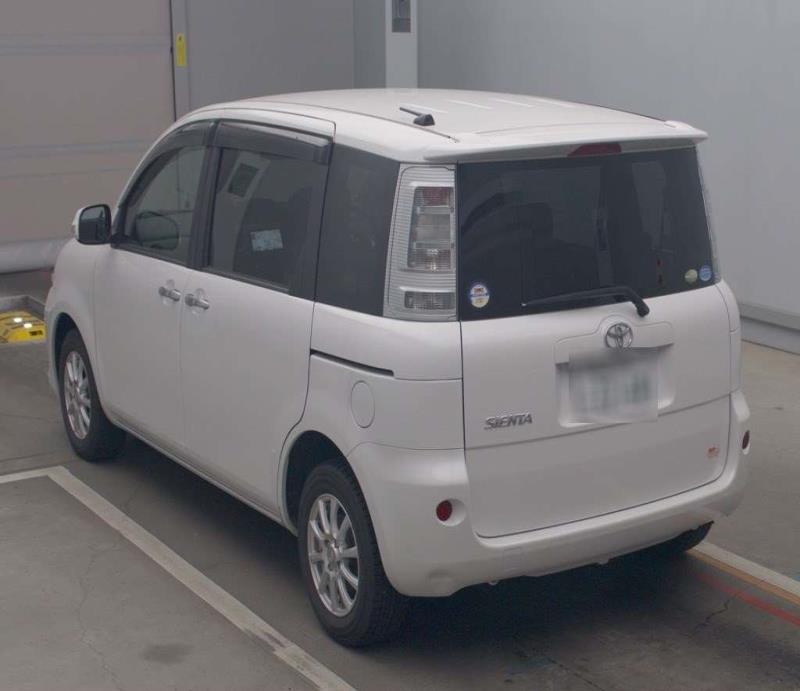 TOYOTA SIENTA 2011/9