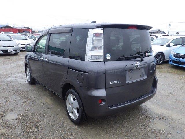 TOYOTA SIENTA 2012/3