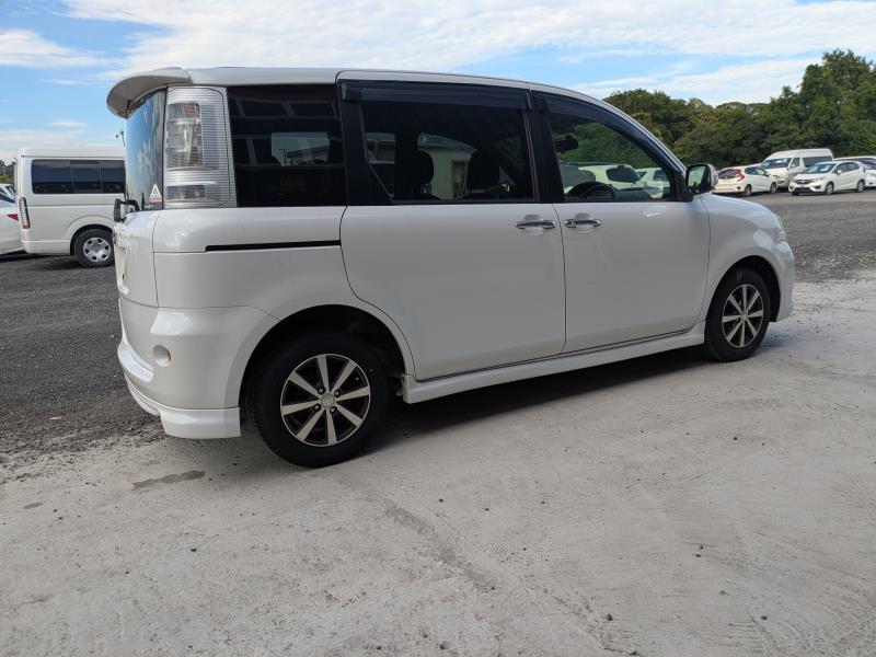 TOYOTA SIENTA 2013/3
