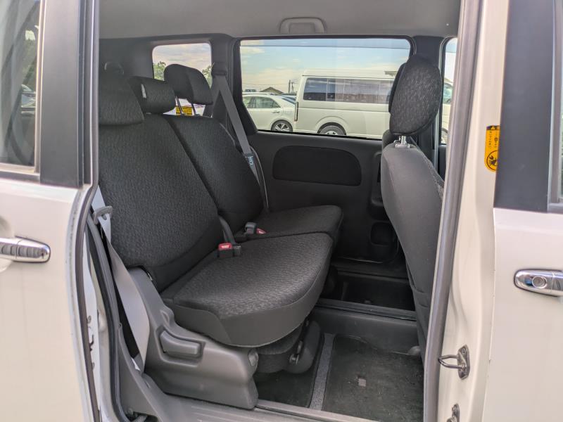 TOYOTA SIENTA 2013/3