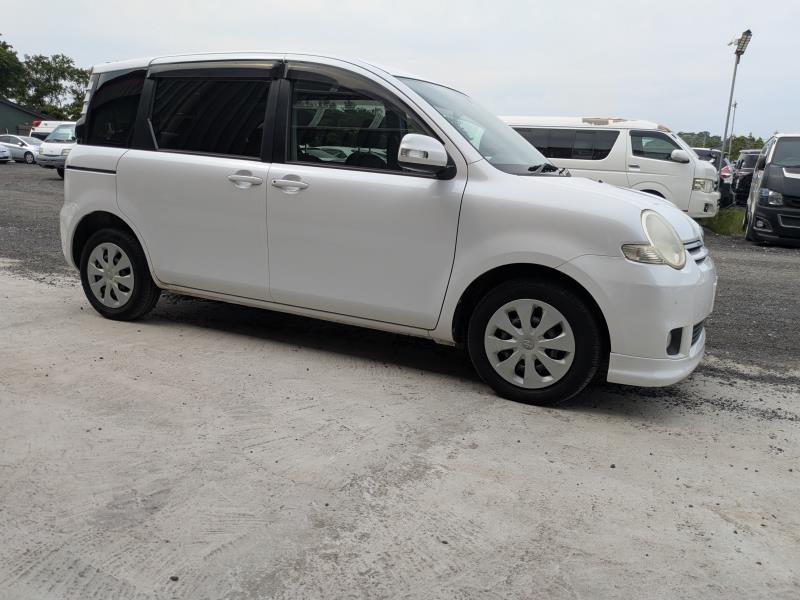 TOYOTA SIENTA 2008/1