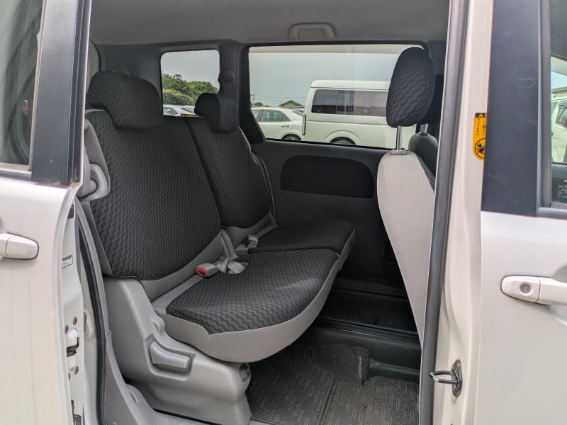 TOYOTA SIENTA 2008/1