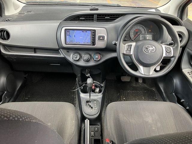 TOYOTA VITZ 2015/1