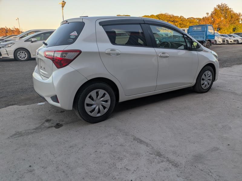 TOYOTA VITZ 2017/5