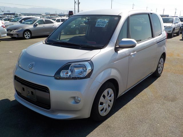 TOYOTA PORTE 2016/7